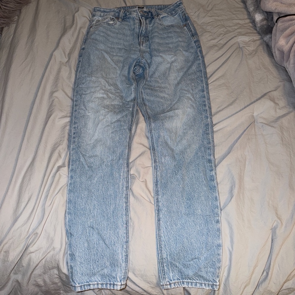 Light Wash Straight Leg Mom Jeans